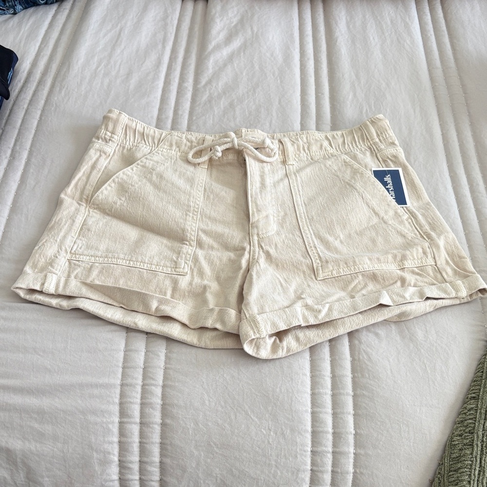 American Eagle Outfitters Cream Cargo Shorts